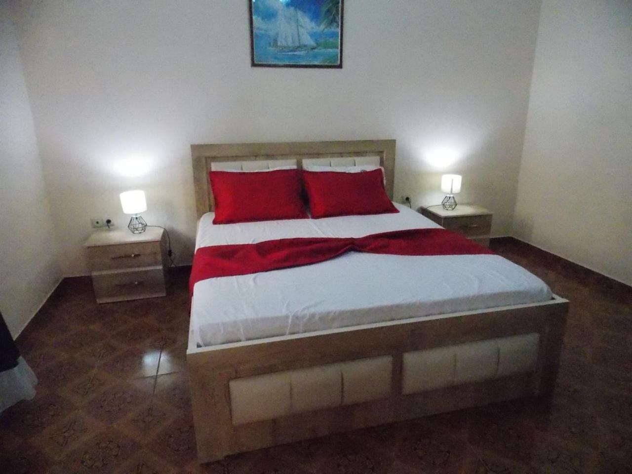 Dejvi Appartement *